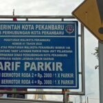 Plang Tarif Parkir di Pekanbaru