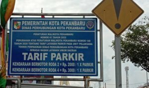 Plang Tarif Parkir di Pekanbaru