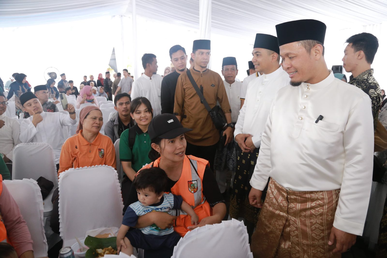 Hari Pertama Idulfitri, Wako dan Wawako Pekanbaru Sambut Silaturahmi Ribuan Masyarakat
